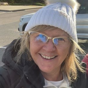 Meet your Posher, Lenora